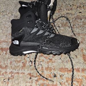 Women's North face hiking boots NWOT